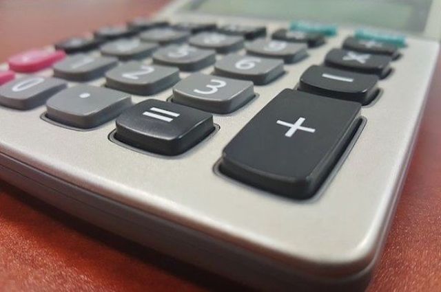 calculator to signify what does a forensic accountant do feature
