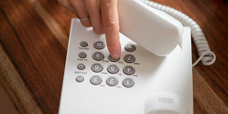 pick-up-phone-forensic-support-divorce.